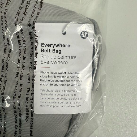 NWT Lululemon Everywhere Belt Bag Silver Gray - Picture 3 of 3